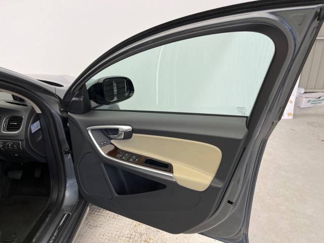 ボルボ Ｖ６０ クロスカントリー Ｄ４ クラシック 3.9万Km (大阪府)[518]の中古車詳細