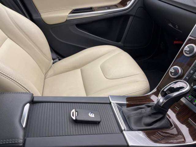 ボルボ Ｖ６０ クロスカントリー Ｄ４ クラシック 3.9万Km (大阪府)[518]の中古車詳細