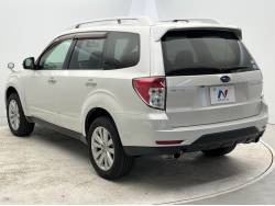 フォレスター ２．０ＸＳ プレミアムセレクションの中古車画像