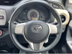 ヴィッツ ジュエラの中古車画像