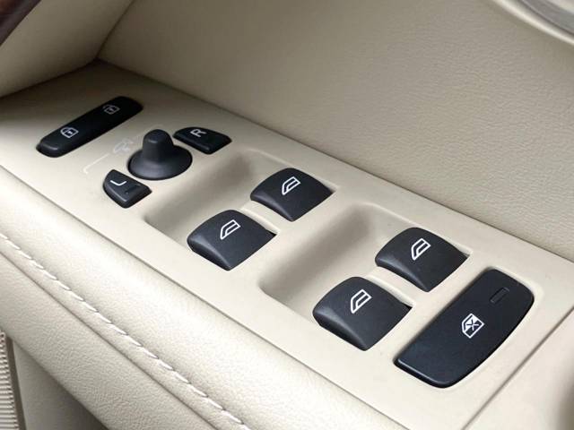 ボルボ Ｖ７０ Ｔ５ ＳＥ 2.1万Km (神奈川県)[132]の中古車詳細