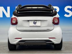 スマートフォーツーカブリオ ホワイトブラウン エディションの中古車画像