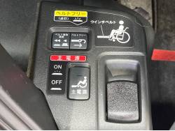 フリード Ｘ サイドリフトアップシート車の中古車画像