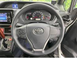 ヴォクシー Ｘ サイドリフトアップシート装着車の中古車画像