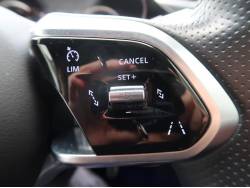 Ｅペイス Ｒ‐ダイナミック ＳＥ Ｄ２００の中古車画像