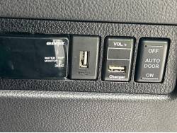 セレナ ライダーＳの中古車画像