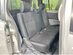 アイシス プラタナの中古車画像