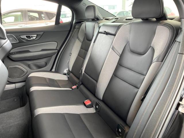 ボルボ Ｓ６０ Ｂ５ Ｒデザイン 2.2万Km (神奈川県)[807]の中古車詳細