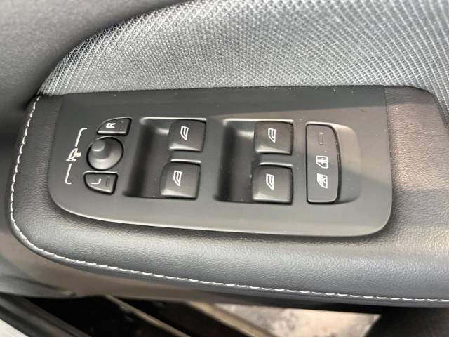 ボルボ Ｓ６０ Ｂ５ Ｒデザイン 2.2万Km (神奈川県)[807]の中古車詳細