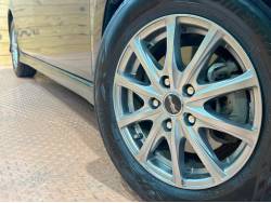 アイシス プラタナブラックリミテッドの中古車画像