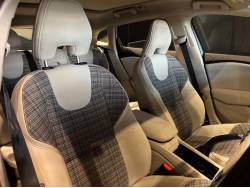 Ｖ４０ Ｔ３ アマゾンブルーエディションの中古車画像