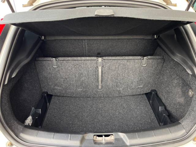 ボルボ Ｖ４０ Ｔ５ Ｒデザイン 2.8万Km (大阪府)[397]の中古車詳細