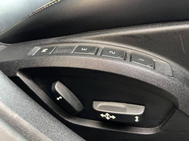 ボルボ Ｖ４０ Ｔ５ Ｒデザイン 2.8万Km (大阪府)[397]の中古車詳細