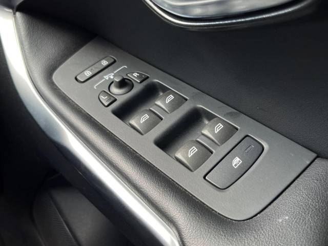 ボルボ Ｖ４０ Ｔ５ Ｒデザイン 2.8万Km (大阪府)[397]の中古車詳細