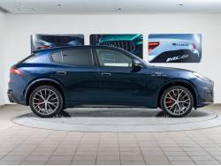 グレカーレ トロフェオの中古車画像