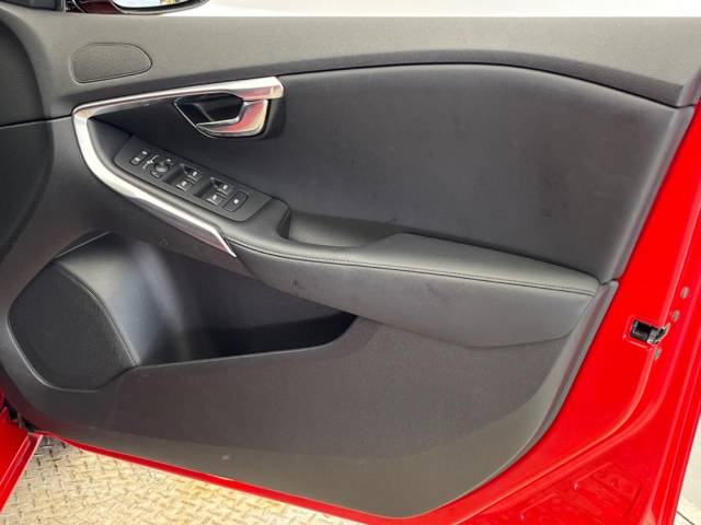 ボルボ Ｖ４０ Ｔ４ ＳＥ 4.3万Km (大阪府)[897]の中古車詳細