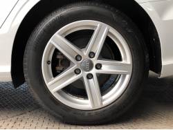 Ａ３セダン ３０ＴＦＳＩ シグネチャーエディションの中古車画像