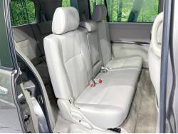 アイシス プラタナリミテッドの中古車画像