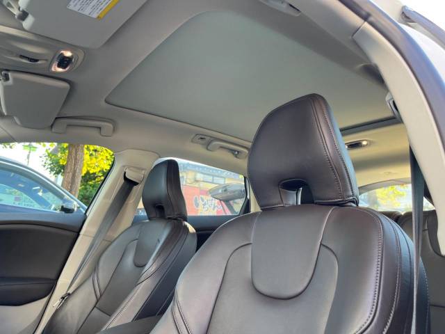 ボルボ Ｖ４０ Ｔ４ ＳＥ 3.2万Km (神奈川県)[778]の中古車詳細