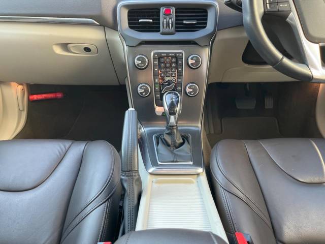 ボルボ Ｖ４０ Ｔ４ ＳＥ 3.2万Km (神奈川県)[778]の中古車詳細