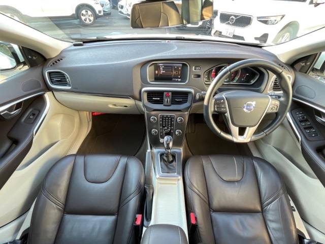 ボルボ Ｖ４０ Ｔ４ ＳＥ 3.2万Km (神奈川県)[778]の中古車詳細