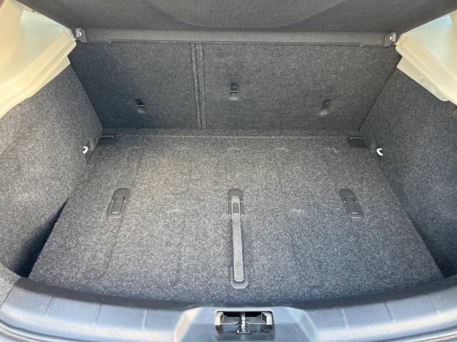 ボルボ Ｖ４０ Ｔ４ ＳＥ 3.2万Km (神奈川県)[778]の中古車詳細