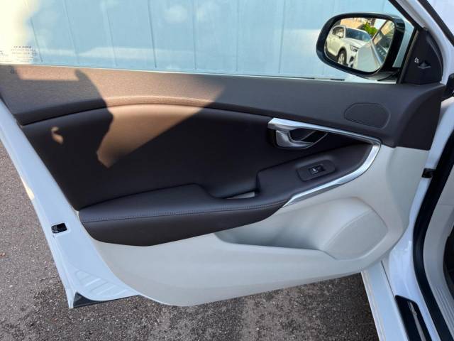 ボルボ Ｖ４０ Ｔ４ ＳＥ 3.2万Km (神奈川県)[778]の中古車詳細