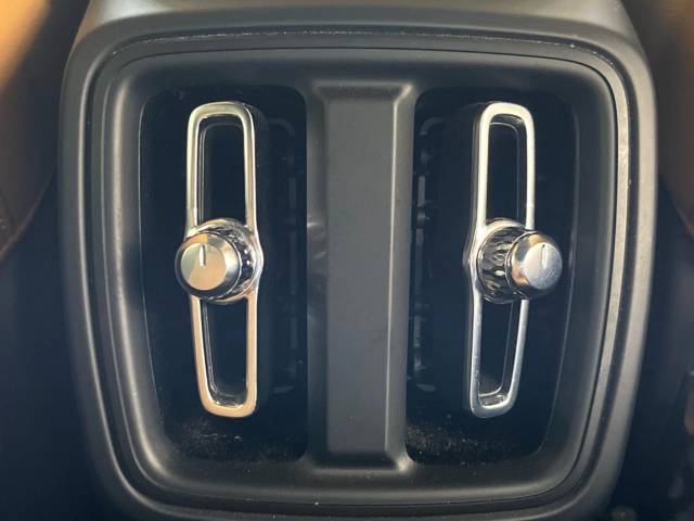 ボルボ ＸＣ４０ Ｂ４ ＡＷＤ インスクリプション 3.9万Km (大阪府)[876]の中古車詳細