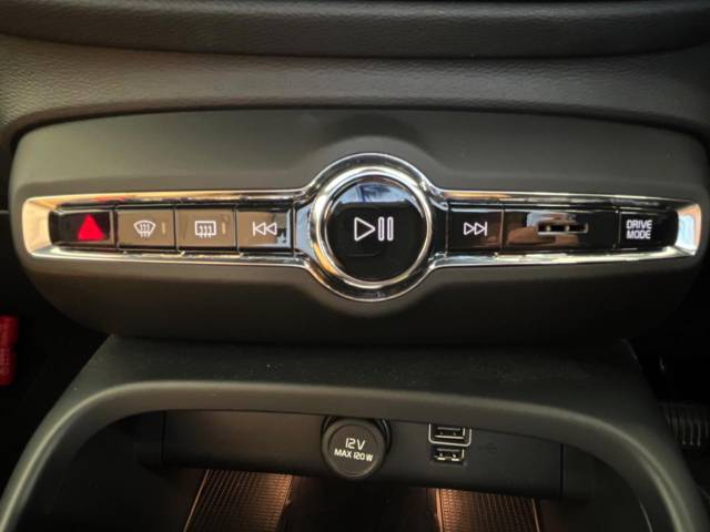 ボルボ ＸＣ４０ Ｂ４ ＡＷＤ インスクリプション 3.9万Km (大阪府)[876]の中古車詳細