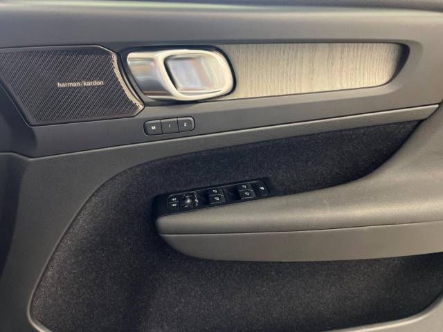 ボルボ ＸＣ４０ Ｂ４ ＡＷＤ インスクリプション 3.9万Km (大阪府)[876]の中古車詳細