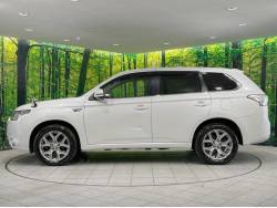 アウトランダーPHEV Gセーフティパッケージ（三菱）[CVT（無段