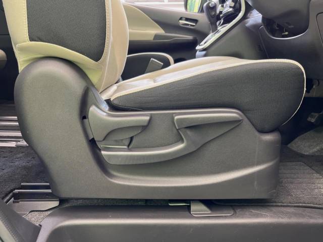 日産 セレナ ハイウェイスター Ｖセレクション 4.4万Km 192.9万円(三重県)[716]の中古車詳細