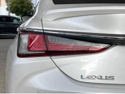 ＥＳ ＥＳ３００ｈの中古車画像