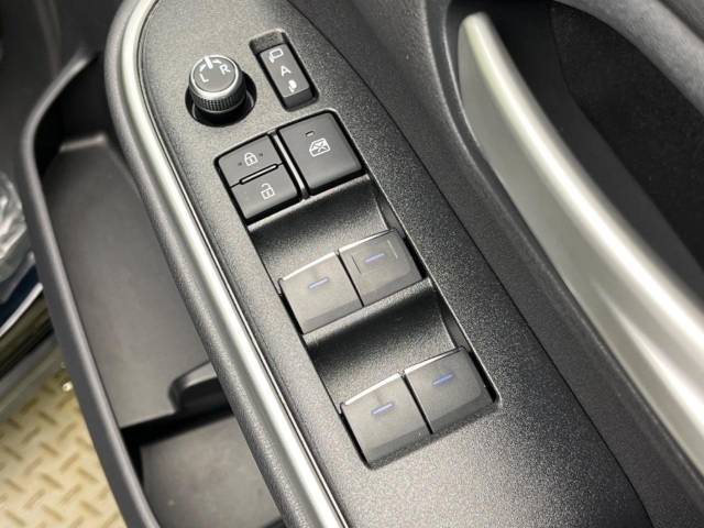 トヨタ ヴォクシー ハイブリッドＳ－Ｚ 3万Km 416.9万円(愛媛県)[198]の中古車詳細