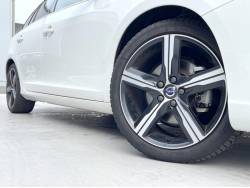 V60 D4 Rデザイン（ボルボ）[8AT]のカタログ詳細情報｜中古車の