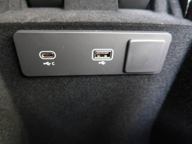 ランドローバー レンジローバーヴェラール ダイナミック ＨＳＥ Ｐ４００ｅ コイルサスペンション装着車 575Km 889.9万円(神奈川県)[259]の中古車詳細