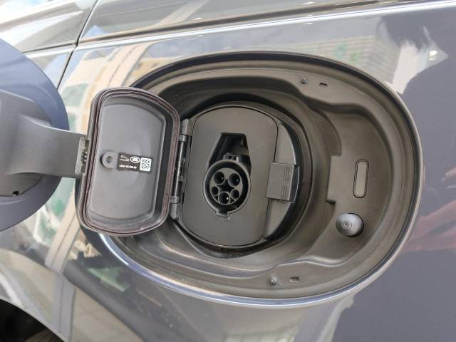 ランドローバー レンジローバーヴェラール ダイナミック ＨＳＥ Ｐ４００ｅ コイルサスペンション装着車 575Km 889.9万円(神奈川県)[259]の中古車詳細