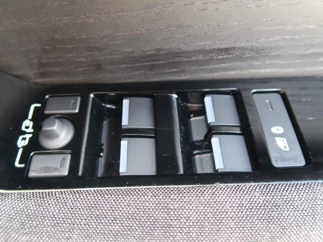 ランドローバー レンジローバーヴェラール ダイナミック ＨＳＥ Ｐ４００ｅ コイルサスペンション装着車 575Km 889.9万円(神奈川県)[259]の中古車詳細