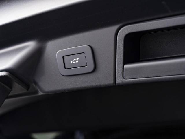 ランドローバー レンジローバーヴェラール ダイナミック ＨＳＥ Ｐ４００ｅ コイルサスペンション装着車 0.3万Km 869.9万円(愛知県)[188]の中古車詳細