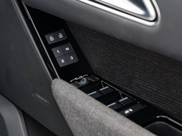 ランドローバー レンジローバーヴェラール ダイナミック ＨＳＥ Ｐ４００ｅ コイルサスペンション装着車 0.3万Km 869.9万円(愛知県)[188]の中古車詳細