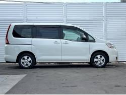 ランディ ２．０Ｇの中古車画像