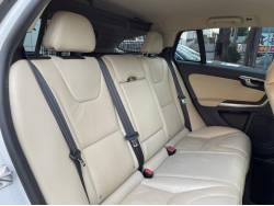 Ｖ６０ Ｔ４ ラグジュアリーエディションの中古車画像