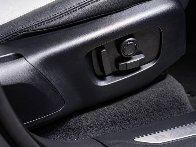 ランドローバー レンジローバーヴェラール ダイナミック ＳＥ Ｐ４００ｅ コイルサスペンション装着車 263Km 829.9万円(愛知県)[558]の中古車詳細