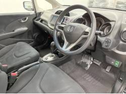 フィット Ｇ・１０ｔｈアニバーサリーの中古車画像