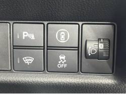 フィット ｅ：ＨＥＶリュクスの中古車画像