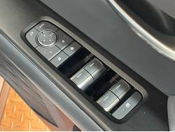 ＵＸ ＵＸ３００ｈ バージョンＬの中古車画像