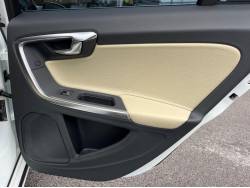 Ｖ６０ ラグジュアリー・エディションの中古車画像