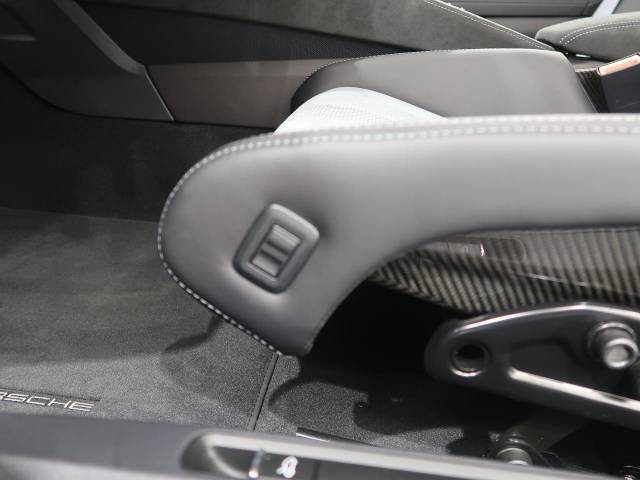 ポルシェ ７１８スパイダー ７１８スパイダーＲＳ 0.3万Km 2,421.9万円(千葉県)[441]の中古車詳細