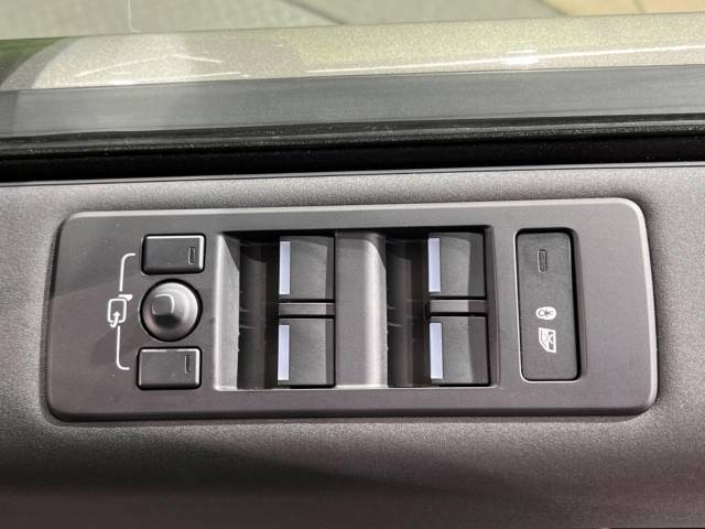 ランドローバー ディスカバリー Ｓ Ｄ３００ 0.7万Km 839.9万円(大阪府)[744]の中古車詳細