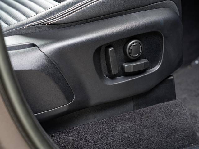 ランドローバー ディスカバリー Ｓ Ｄ３００ 0.4万Km 854.9万円(愛知県)[433]の中古車詳細